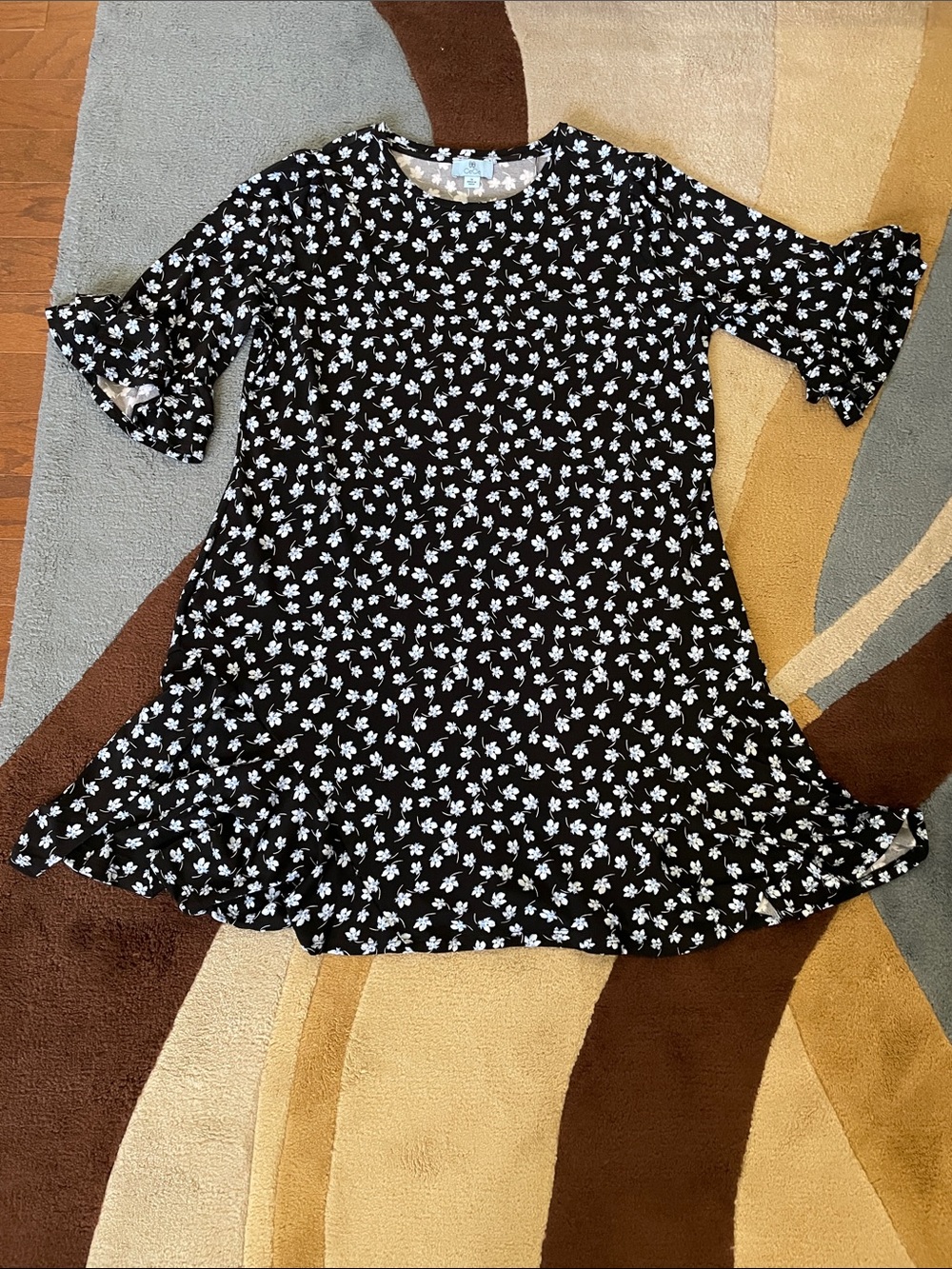 CeCe Navy White Floral Ruffle-Sleeve Dress